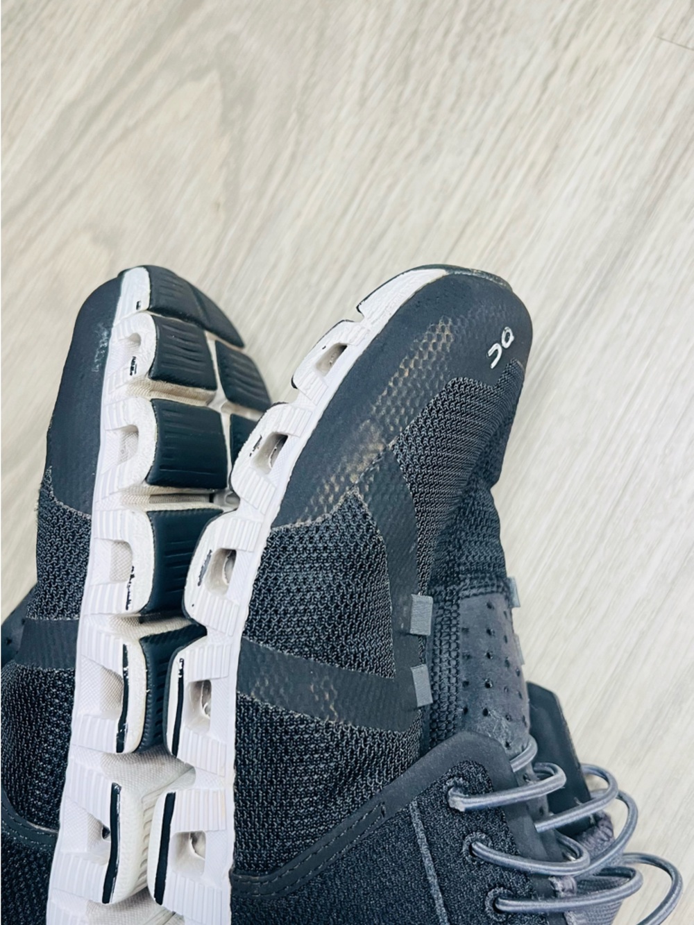 On Cloud Women’s 9.5 Black White Athletic Running Shoes Swiss Engineering *READ - Picture 11 of 13